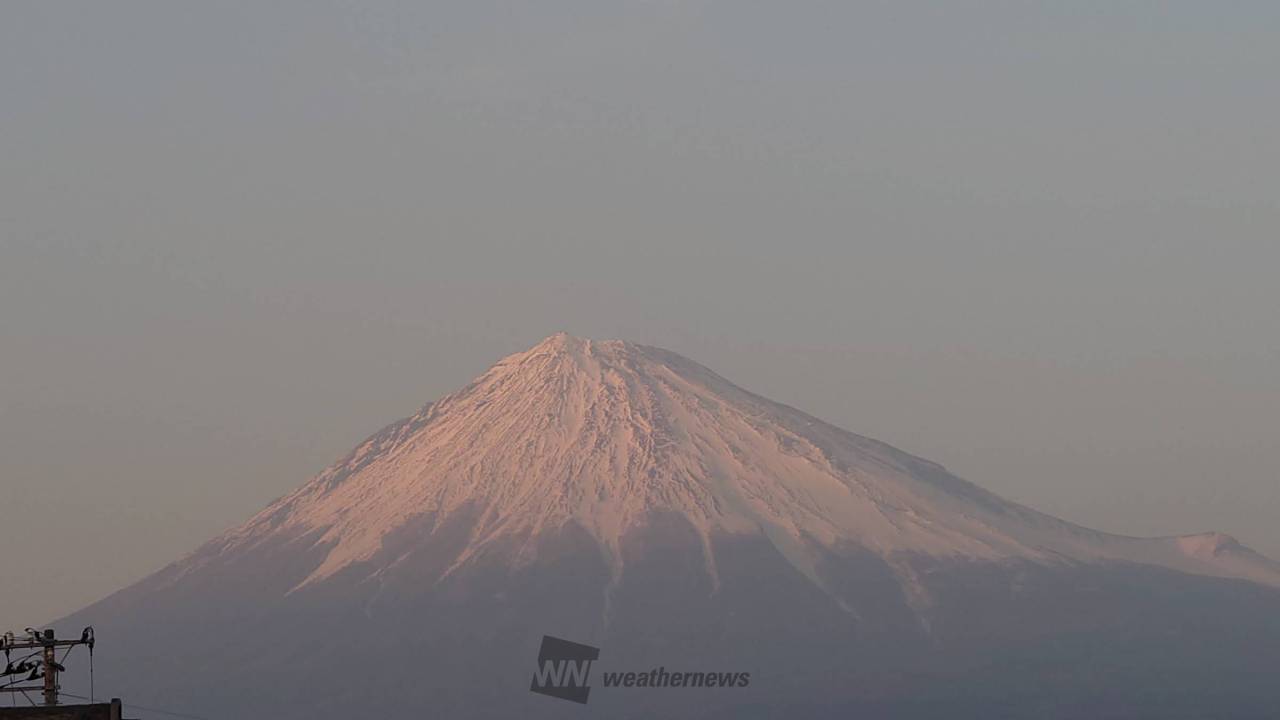 少し霞んだ春の富士山 注目の空の写真 ウェザーニュース