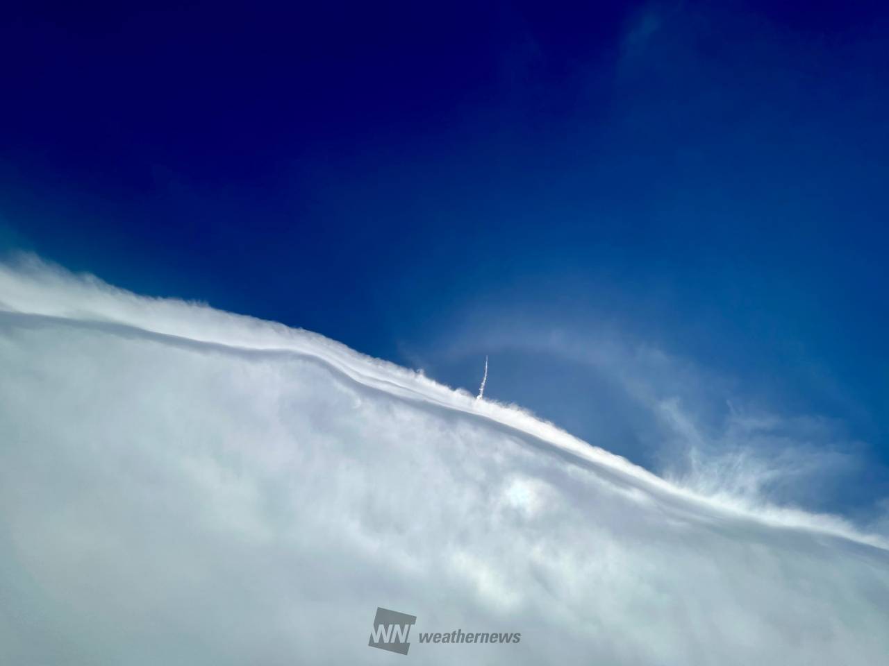 薄っすらハロと雲...