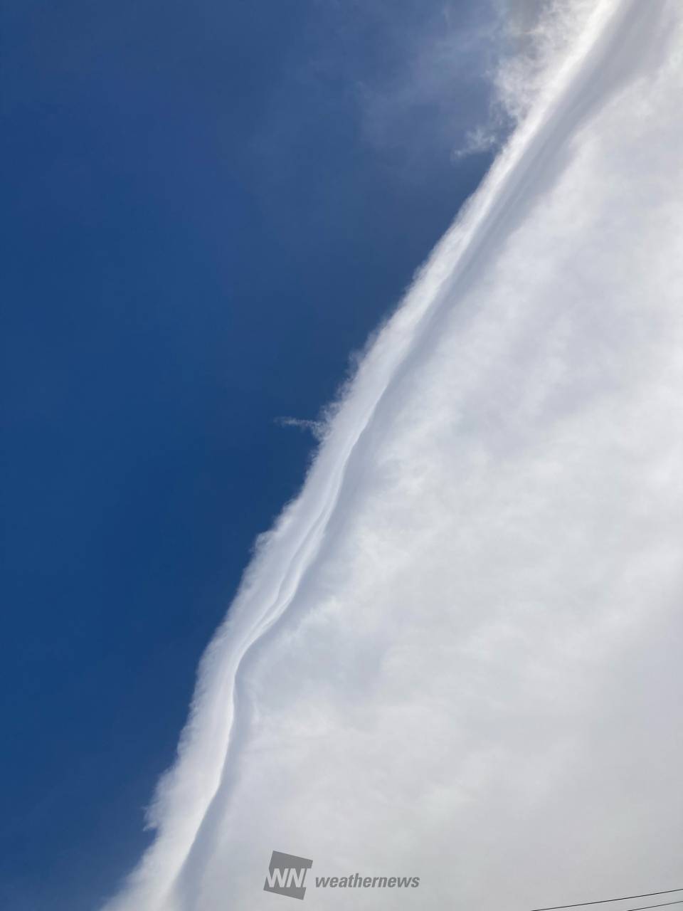 空が真っ二つ 注目の空の写真 ウェザーニュース