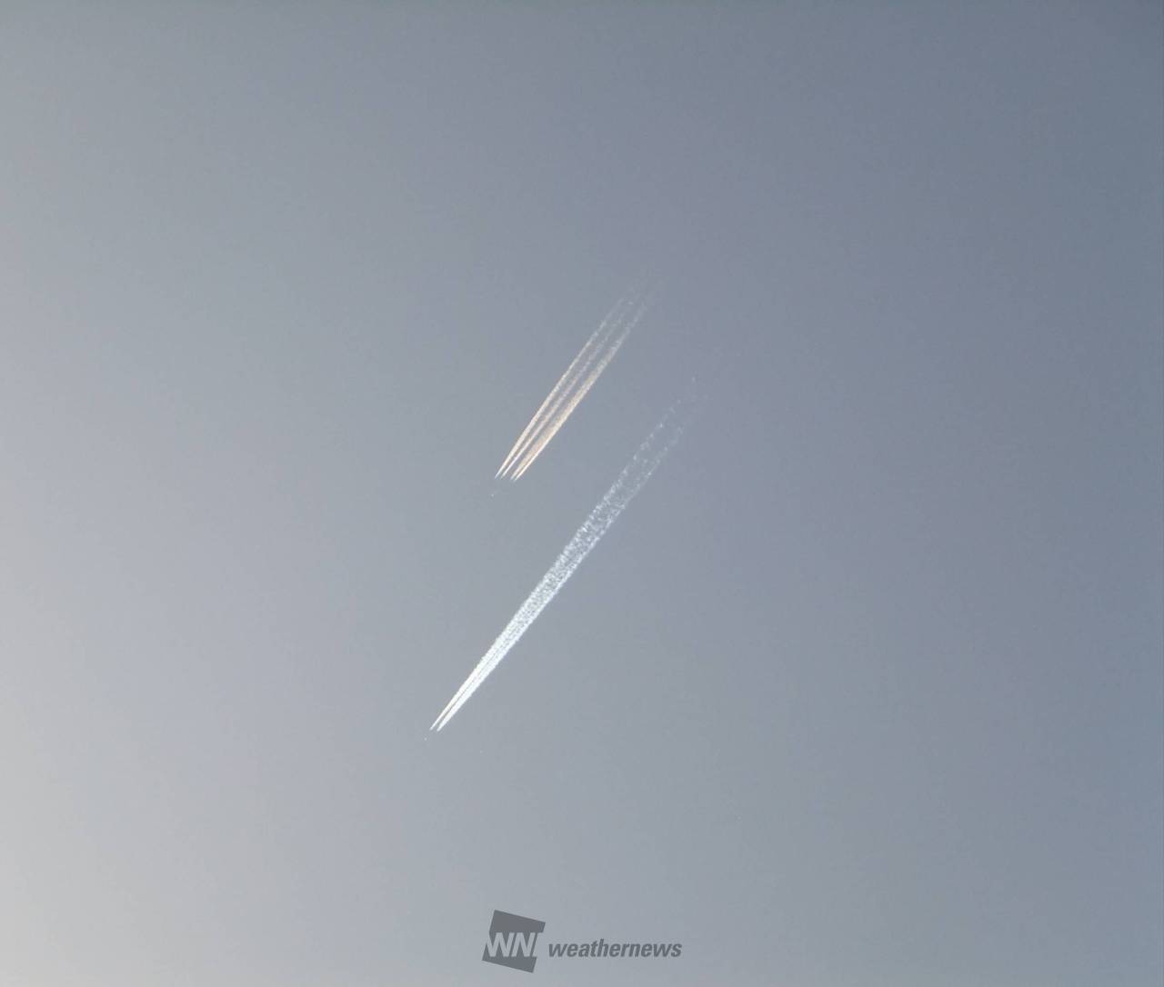 短い飛行機雲 注目の空の写真 ウェザーニュース