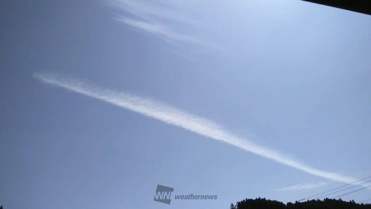 ビューンと伸びる飛行機雲 注目の空の写真 ウェザーニュース