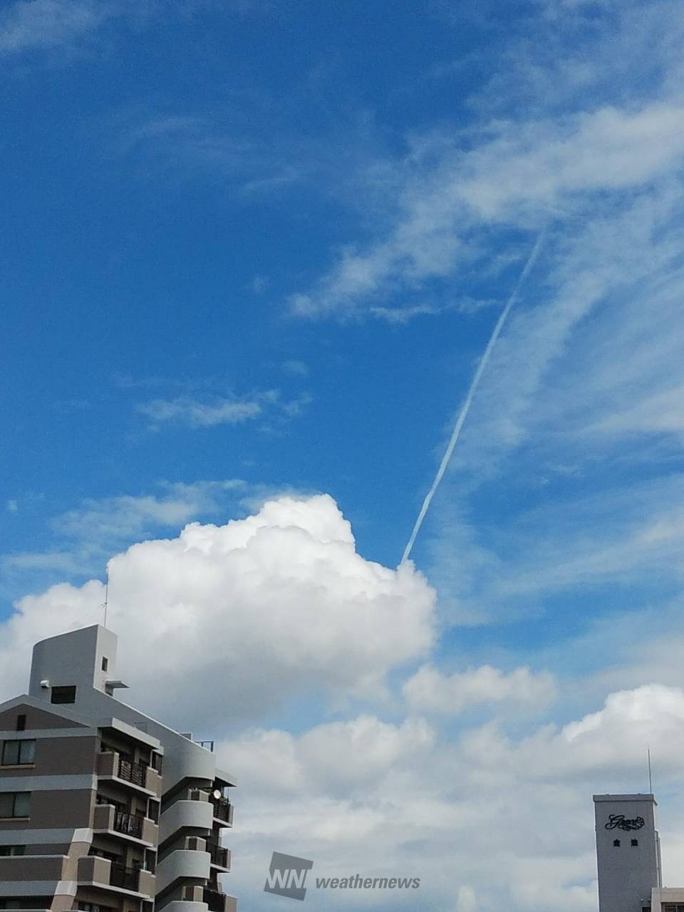 入道雲に飛行機雲。まさに夏空！ですが、吹 | 大分県大分市 | Uluana