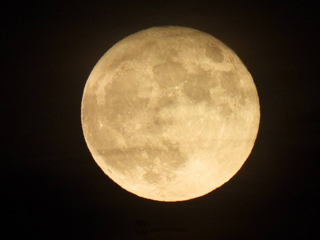 今年最大の満月「スーパームーン」 注目の空の写真 ウェザーニュース