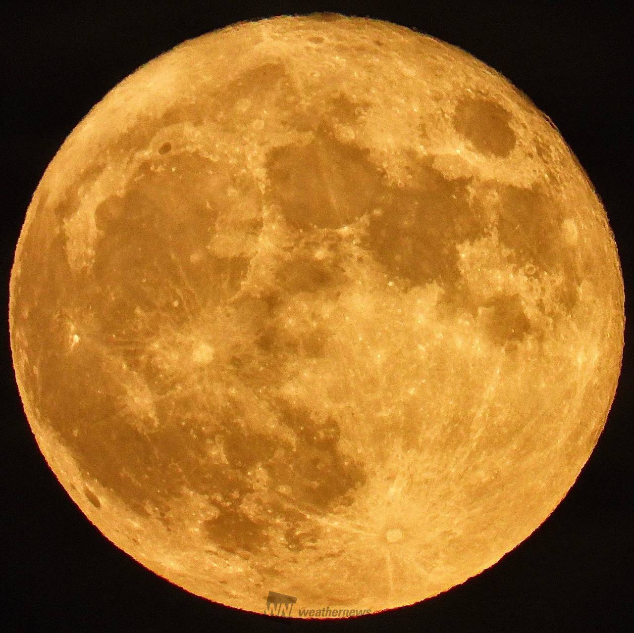 今年最大の満月「スーパームーン」 注目の空の写真 ウェザーニュース