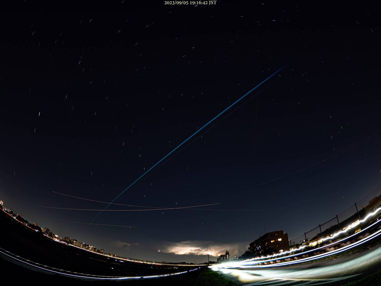 リング　星　スターリング 月を見ていると「雲から星がどんどん出てきた」 正体はスペースX社の