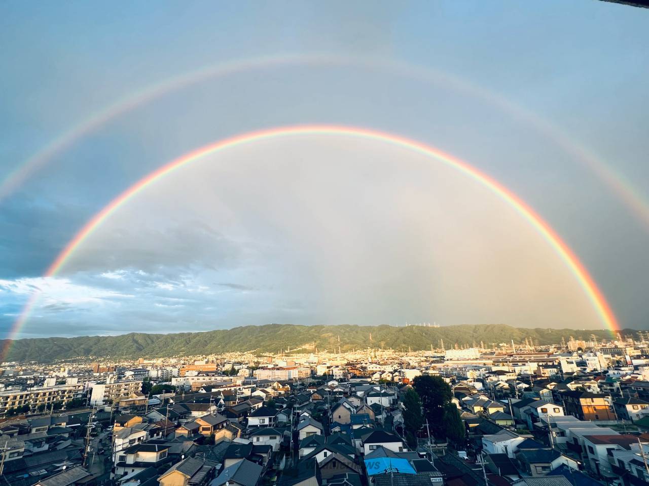 天からは降る虹。
a4水彩アート紙 くっきり虹 注目の空の写真 ウェザーニュース