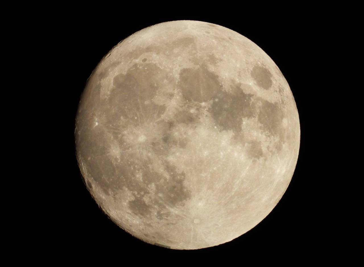 ほぼまん丸のお月様 29日(金)は中秋の名月 注目の空の写真 ウェザー