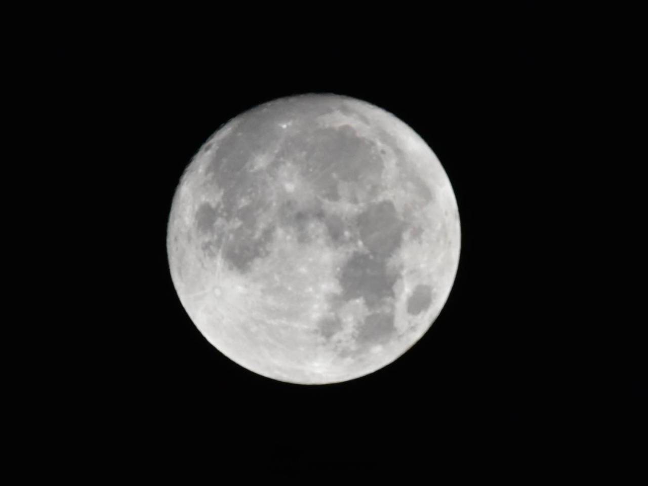 ほぼまん丸のお月様 29日(金)は中秋の名月 注目の空の写真 ウェザー