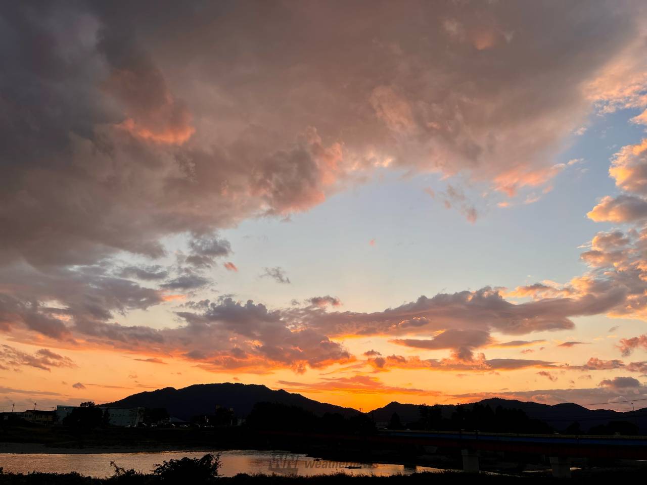 日曜日の夕焼け 注目の空の写真 ウェザーニュース