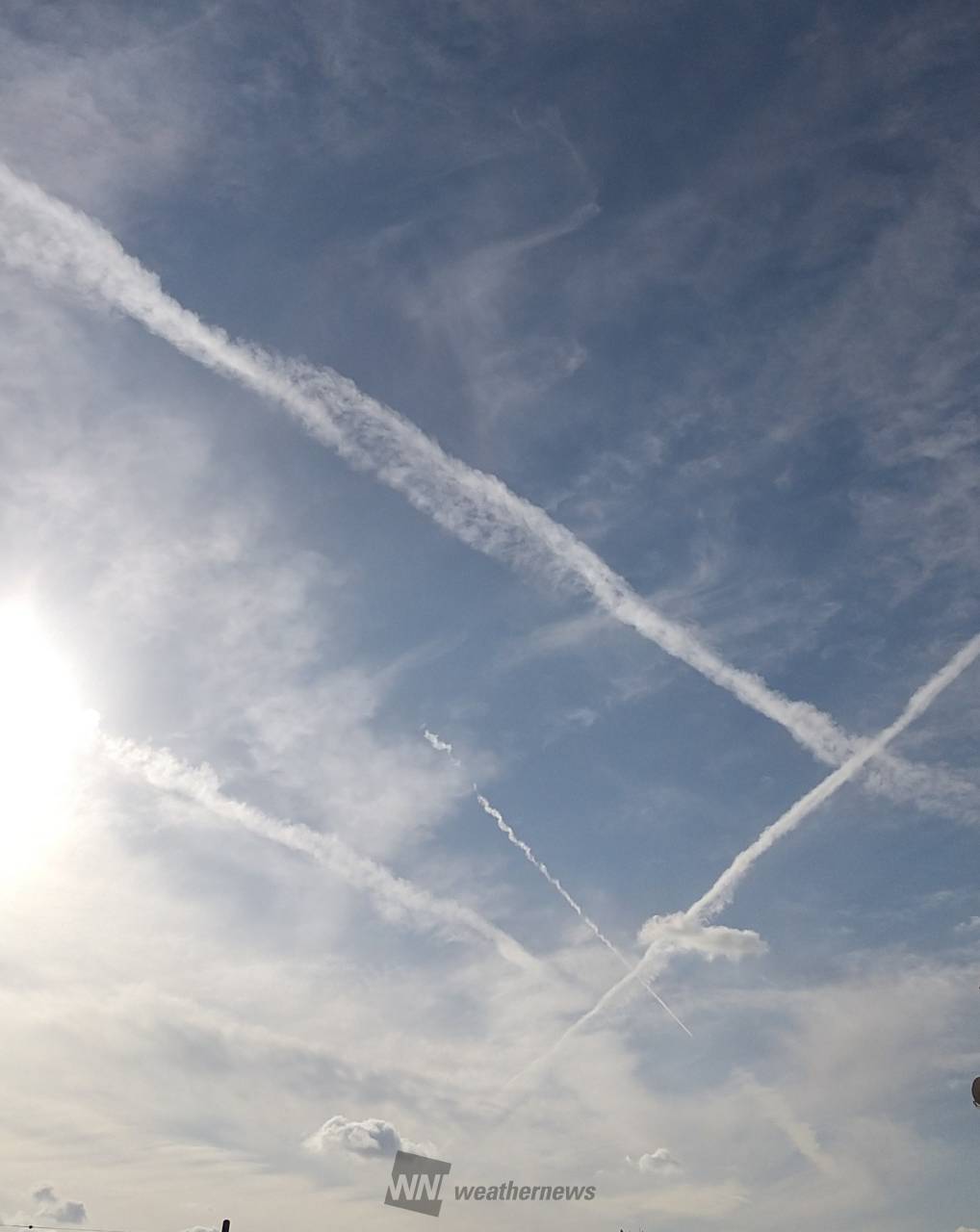 雲の顔 こんにちは☺️ 本日はインスタ先行で ランクル200をご紹介します
