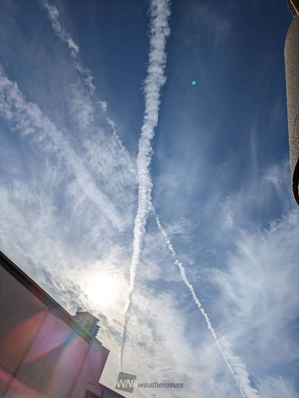 飛行機雲「X」 注目の空の写真 ウェザーニュース