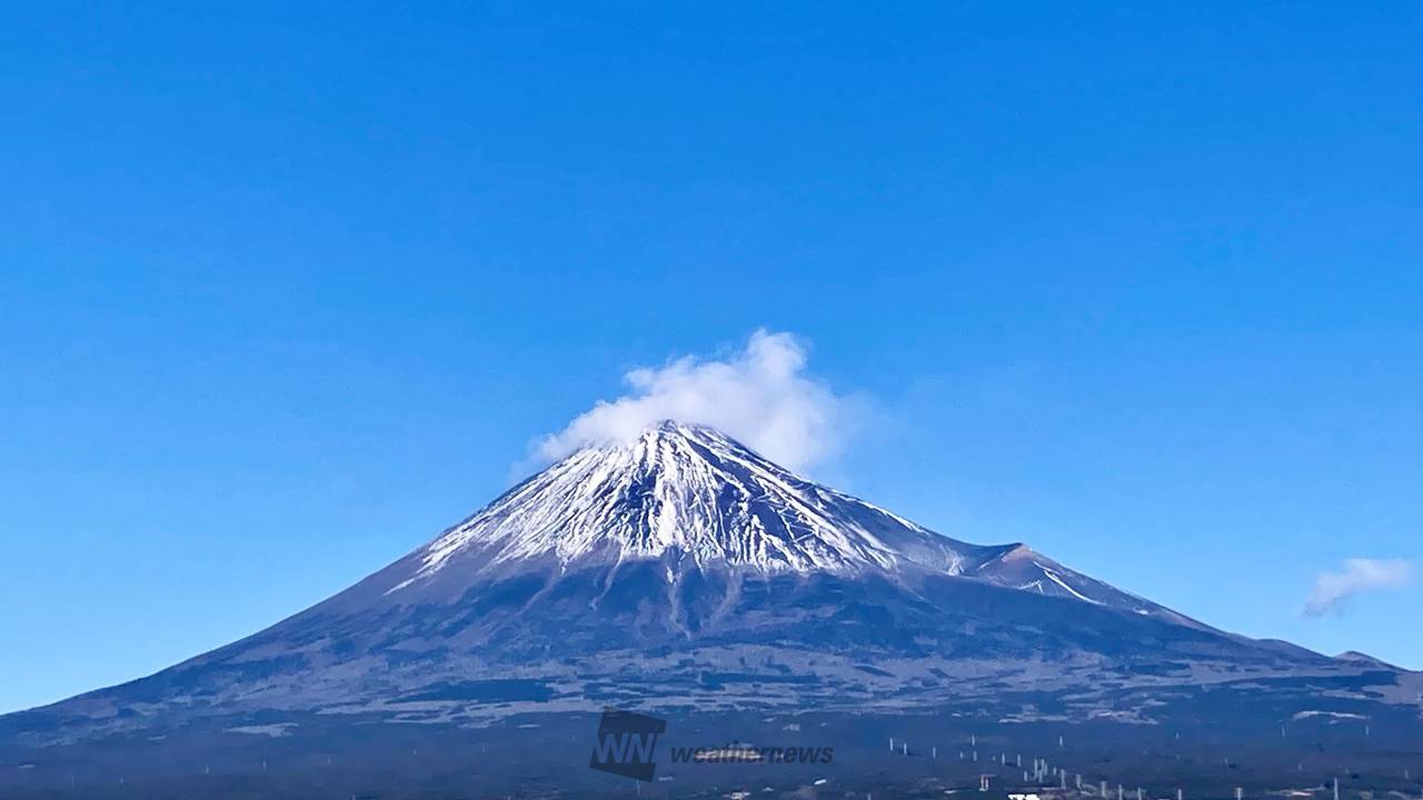雪煙舞う富士山 注目の空の写真 ウェザーニュース