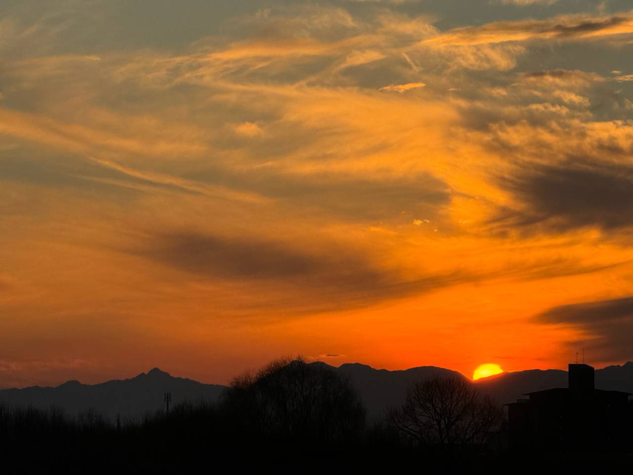 雲染まる夕暮れ 注目の空の写真 ウェザーニュース