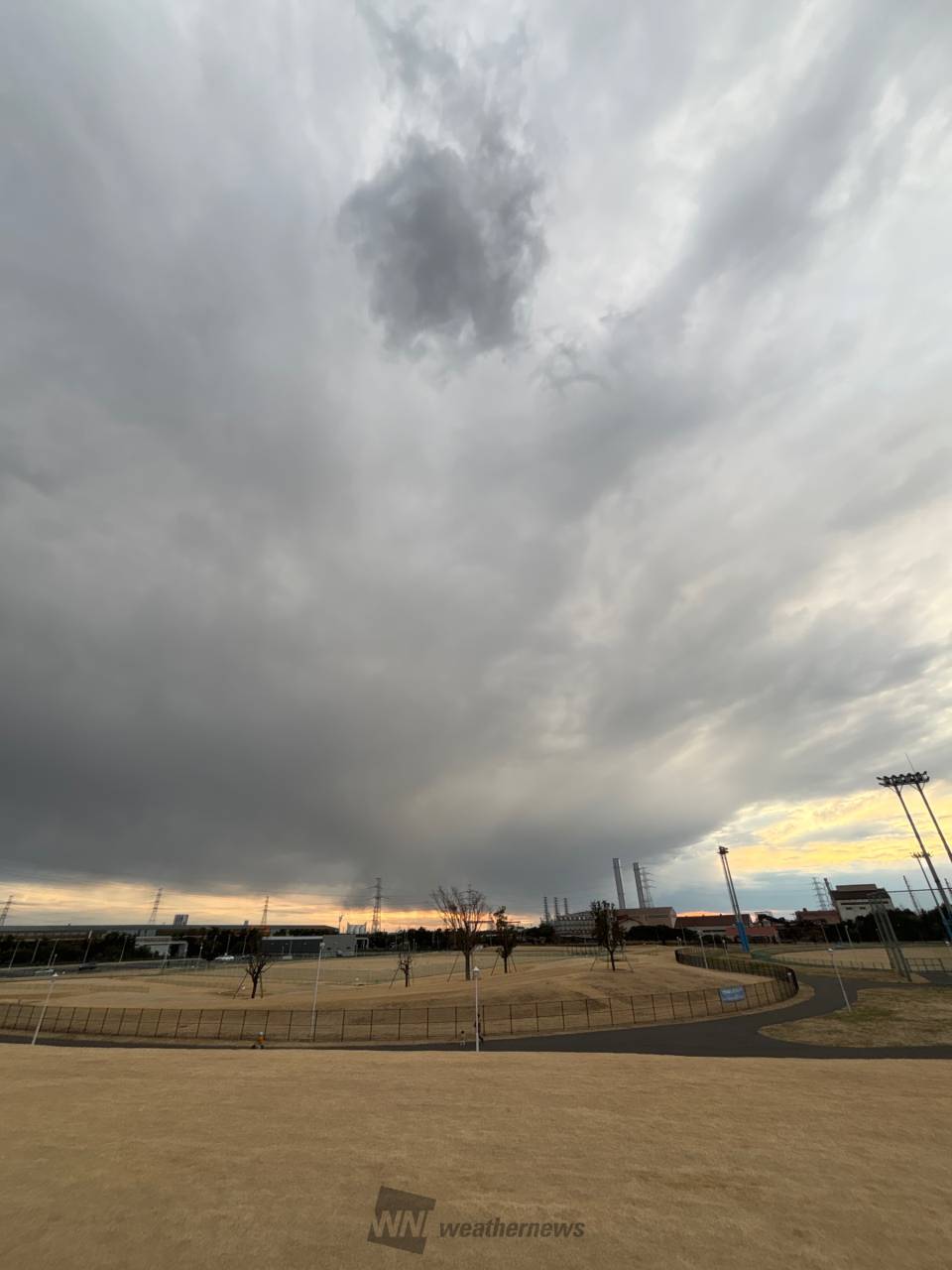 怪しい雲行きに 注目の空の写真 ウェザーニュース