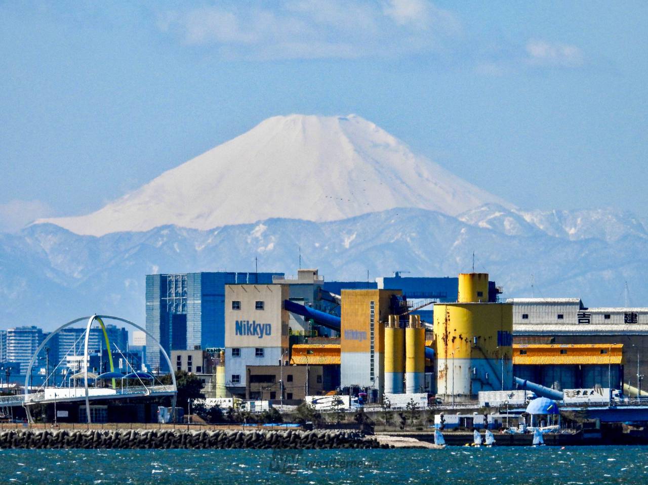 葛西臨海公園から見た富士山です。良く晴れ | 東京都江戸川区