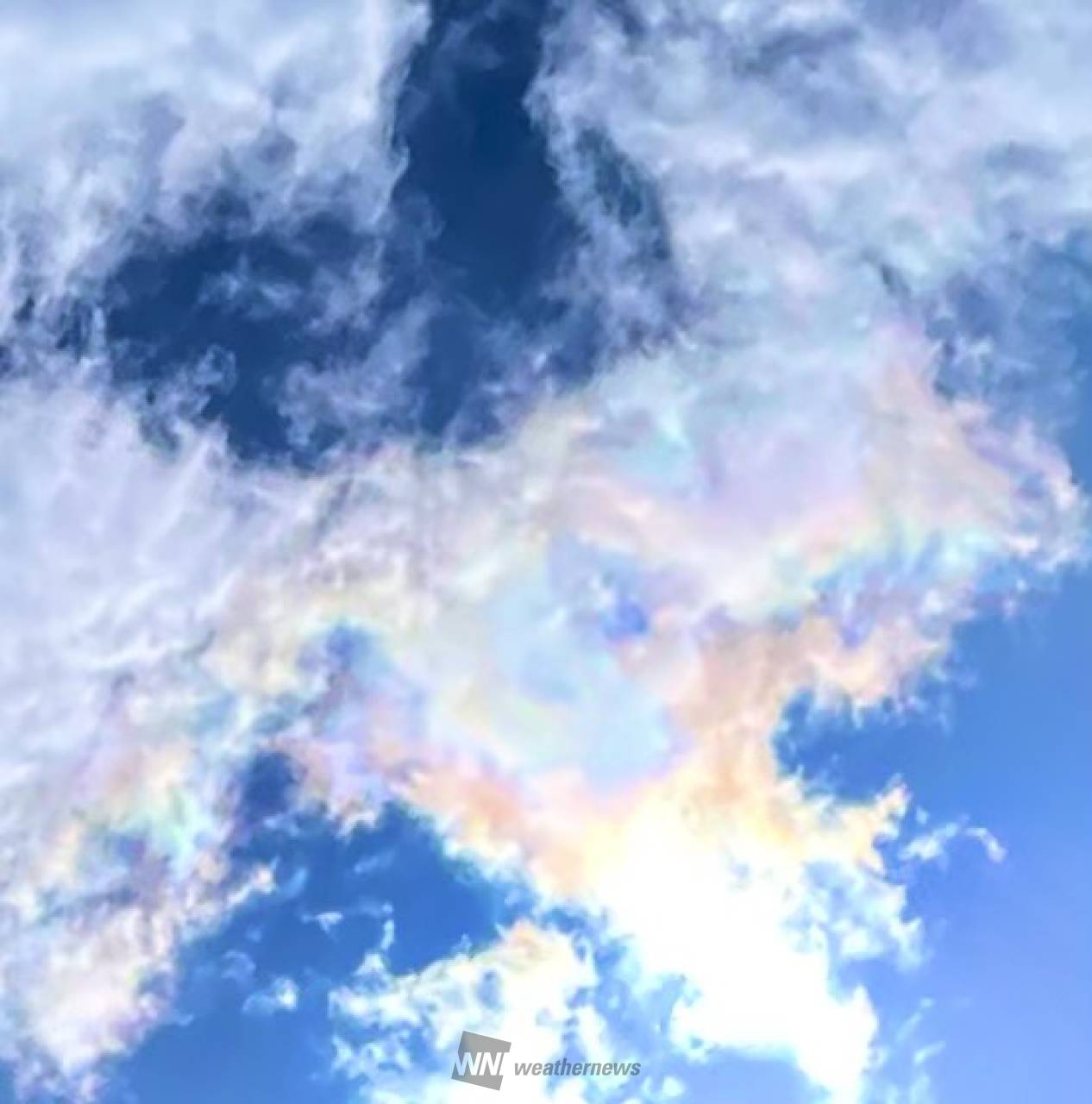 虹色の雲「彩雲」 注目の空の写真 ウェザーニュース