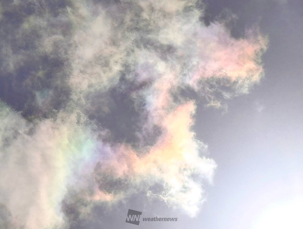 虹色の雲「彩雲」 注目の空の写真 ウェザーニュース
