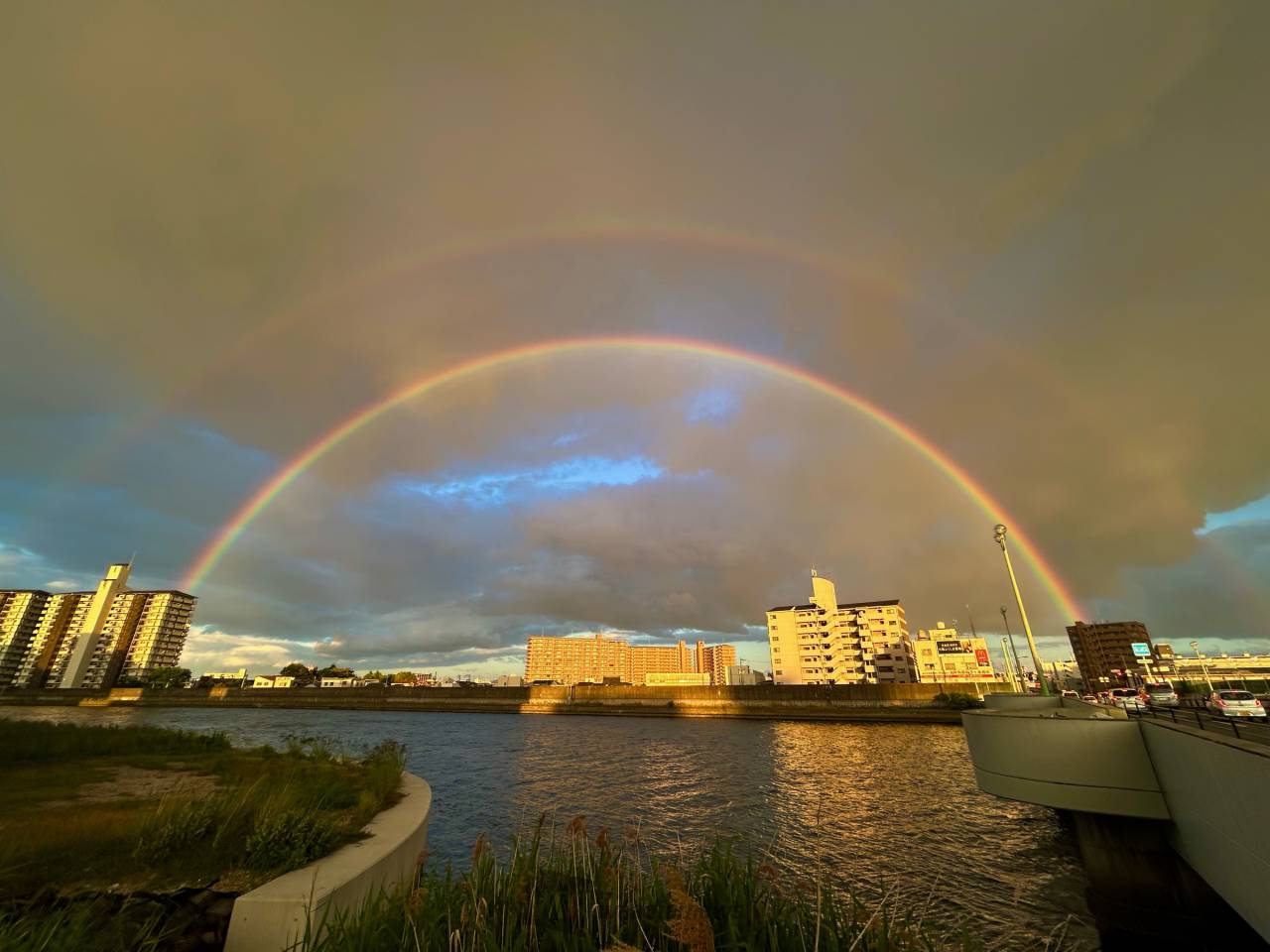 濃いダブルレインボー 注目の空の写真 ウェザーニュース 濃いダブルレインボー 注目の空の写真 ウェザーニュース