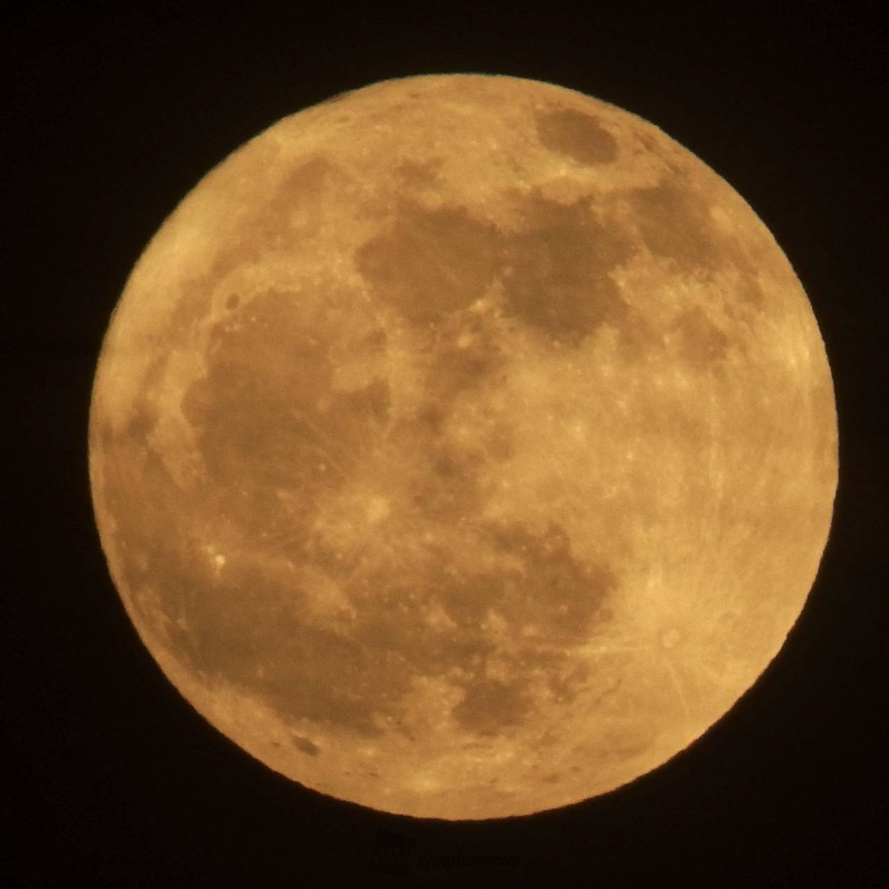 満月 昨夜は満月 注目の空の写真 ウェザーニュース