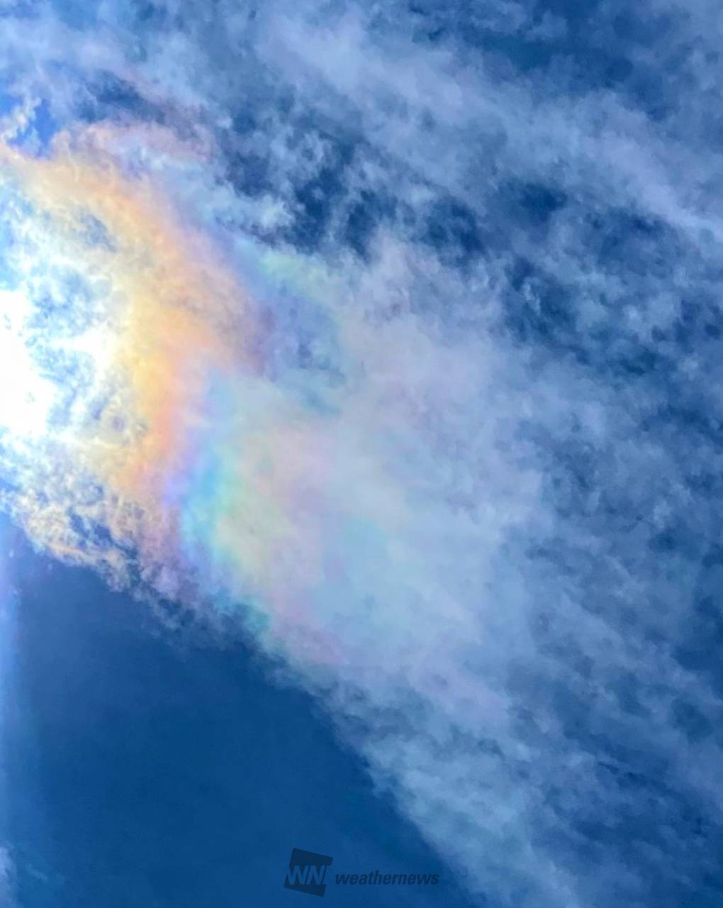 七色に輝く雲 注目の空の写真 ウェザーニュース
