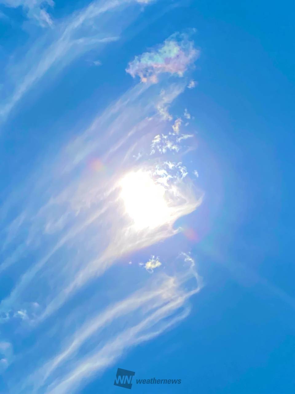 七色に輝く雲 注目の空の写真 ウェザーニュース