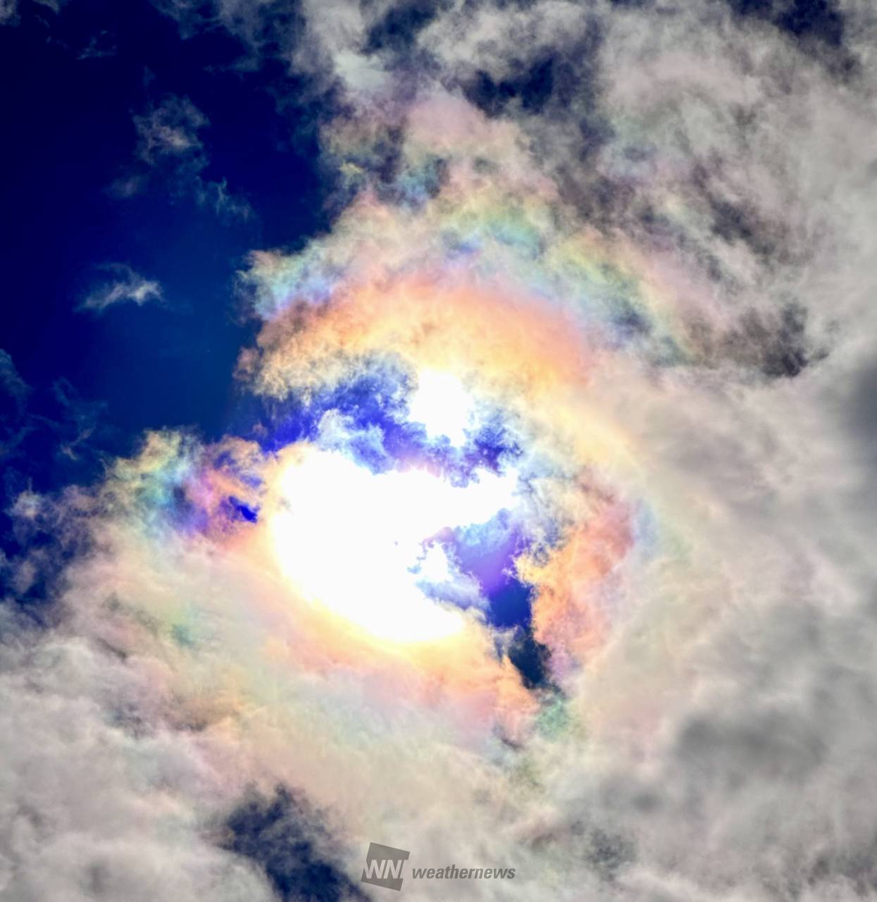 虹色の雲「彩雲」 注目の空の写真 ウェザーニュース