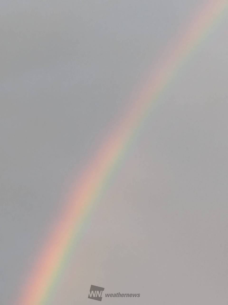天からは降る虹。
a4水彩アート紙 朝虹が出現！ 注目の空の写真 ウェザーニュース