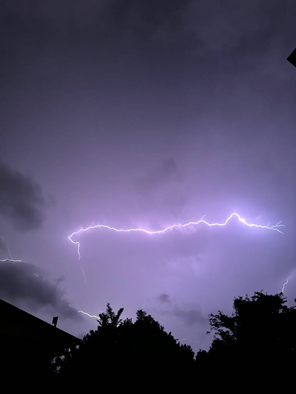 空を駆ける稲光 注目の空の写真 ウェザーニュース