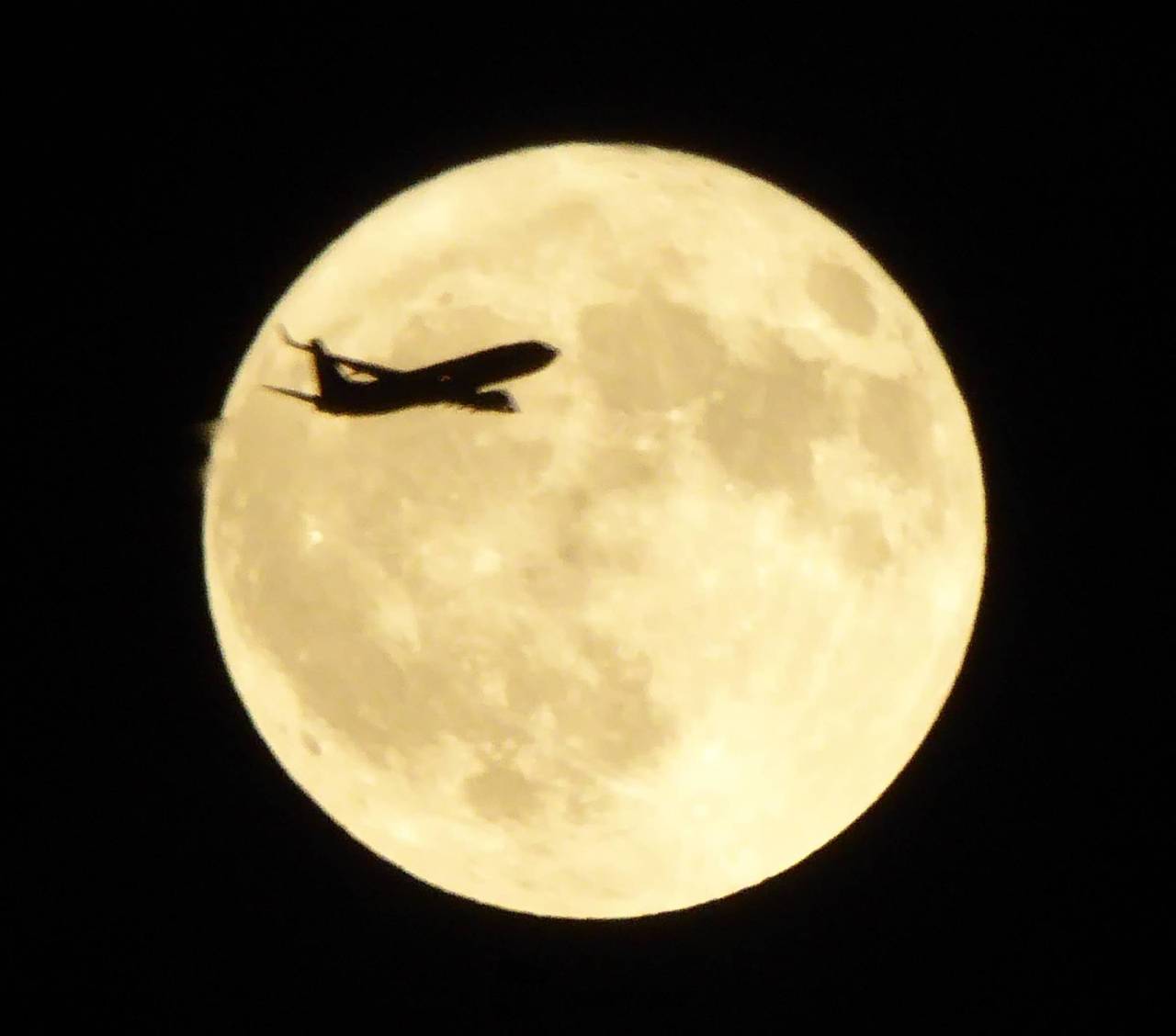 満月 今夜は満月 注目の空の写真 ウェザーニュース