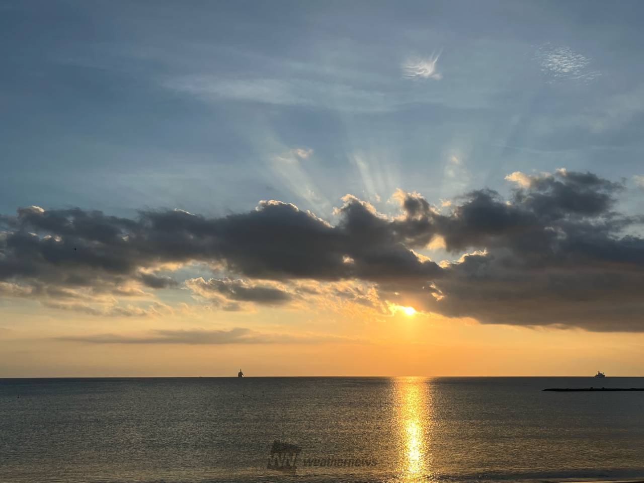 8月最初の夕焼け空 注目の空の写真 ウェザーニュース