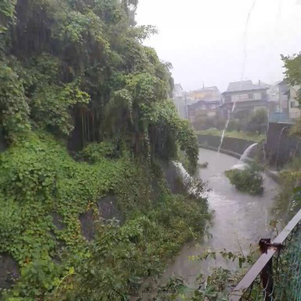 台風の進行速度はゆっくり 静岡など大雨警戒 注目の空の写真 ウェザー