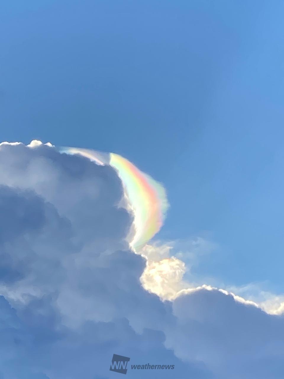 積乱雲の上に虹色ベール 注目の空の写真 ウェザーニュース