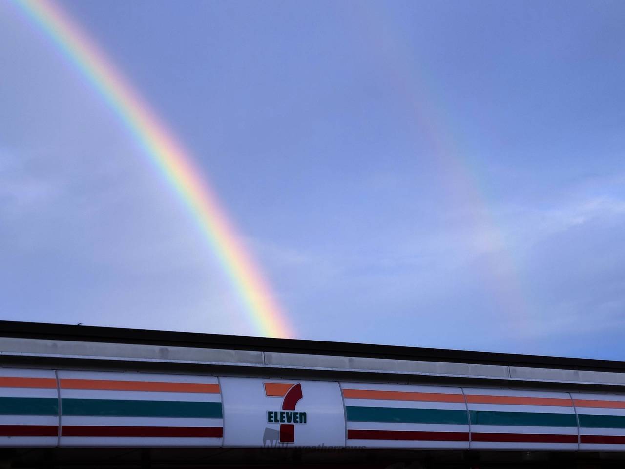 天からは降る虹。
a4水彩アート紙 くっきり虹 注目の空の写真 ウェザーニュース