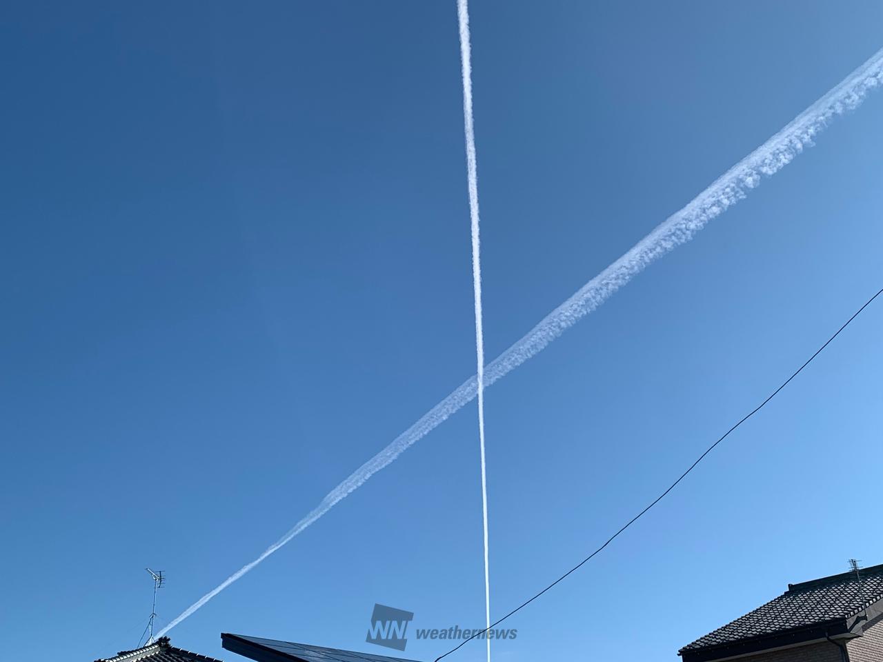 飛行機雲「X」出現 注目の空の写真 ウェザーニュース