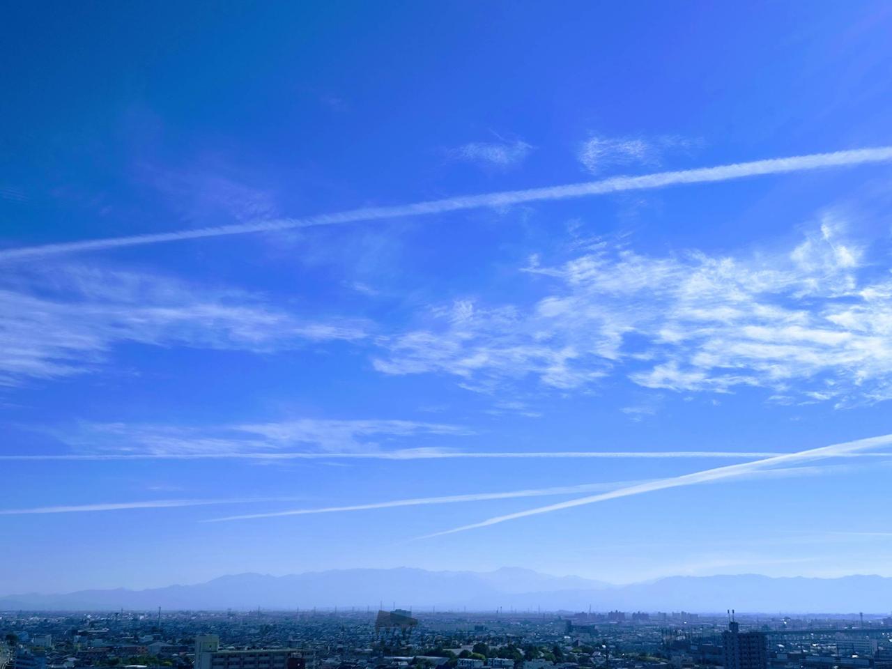 飛行機雲「X」出現 注目の空の写真 ウェザーニュース