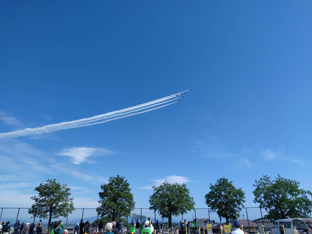 長崎でブルーインパルス 注目の空の写真 ウェザーニュース