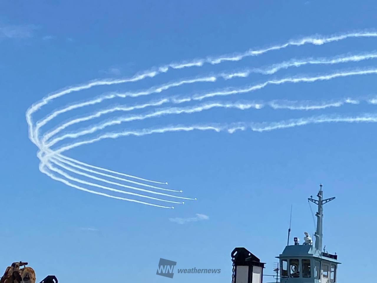 長崎でブルーインパルス 注目の空の写真 ウェザーニュース