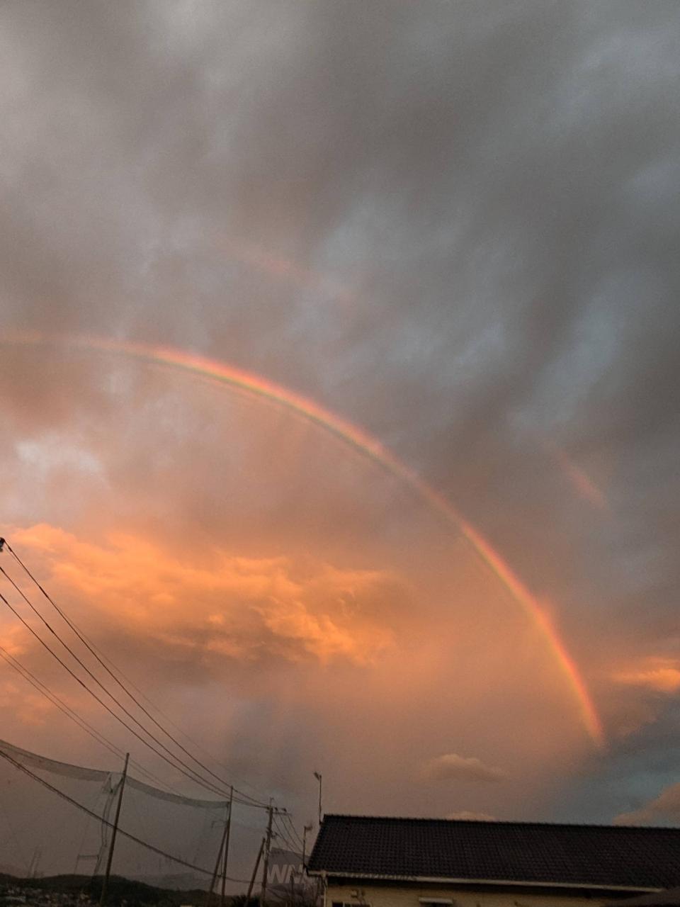 朝焼けと虹の共演🌈 注目の空の写真 ウェザーニュース
