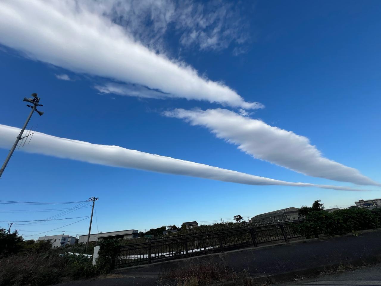なが〜く伸びる雲 注目の空の写真 ウェザーニュース