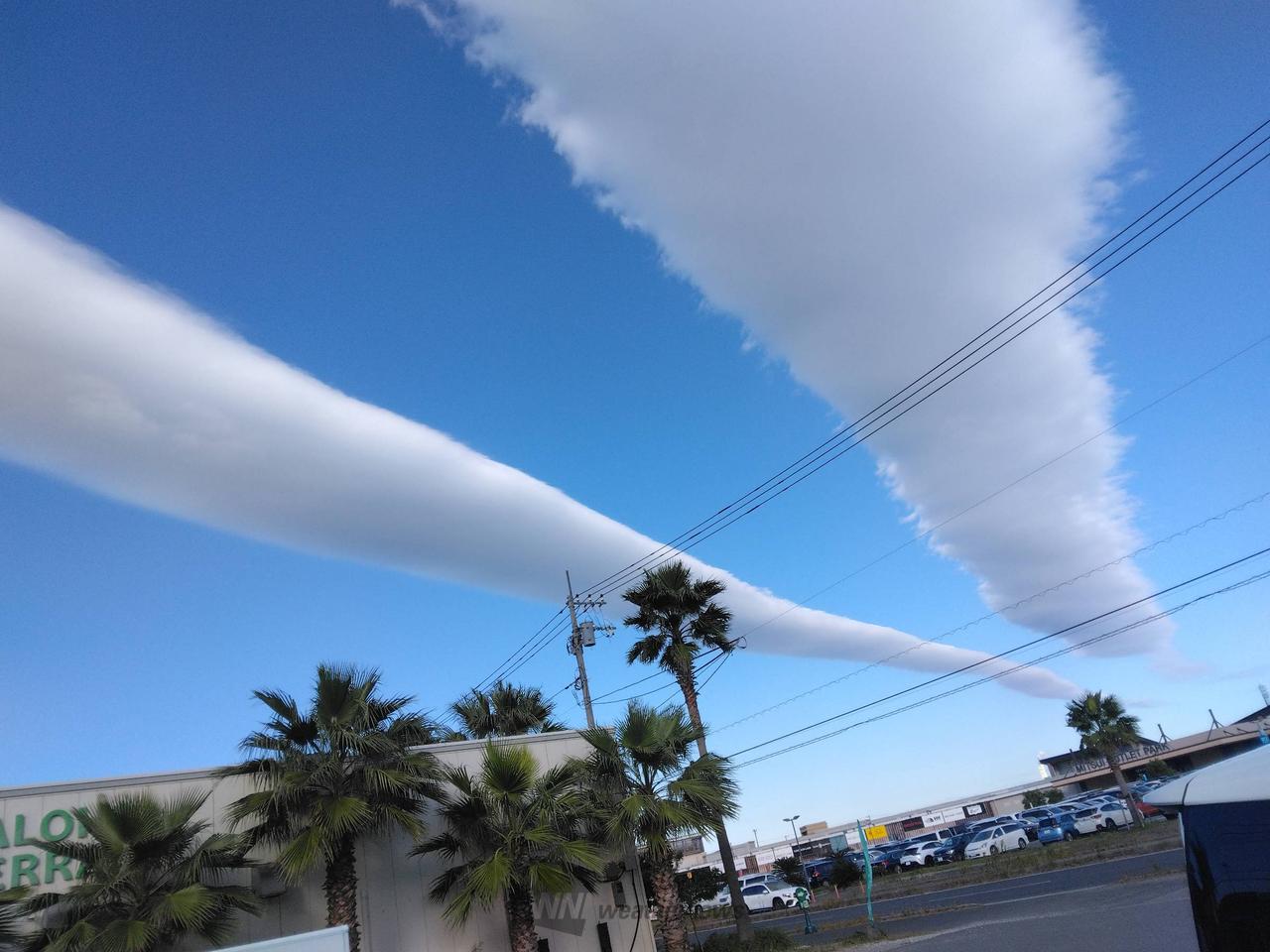 雲のうえ〜 この雲なんだ？山梨県の上空に「レンズ雲」が出現 - ウェザーニュース