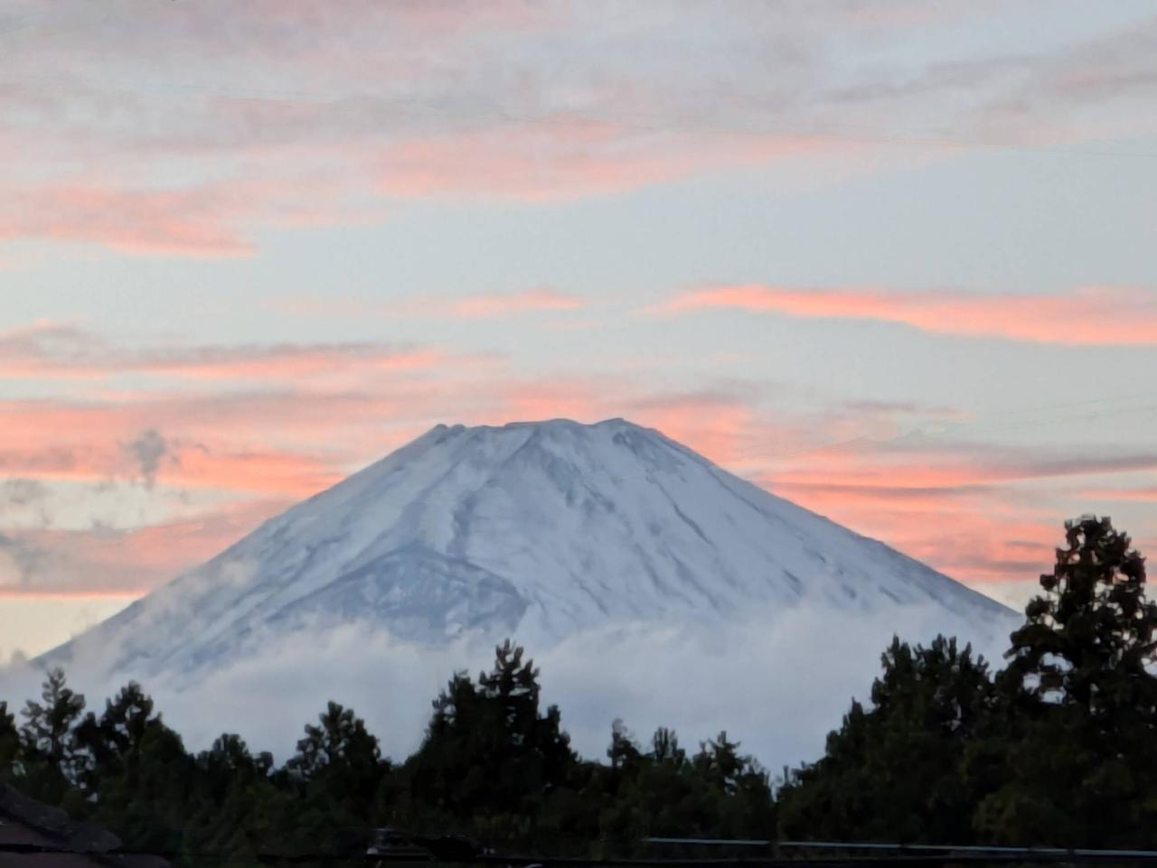 真っ白な富士山🗻 注目の空の写真 ウェザーニュース