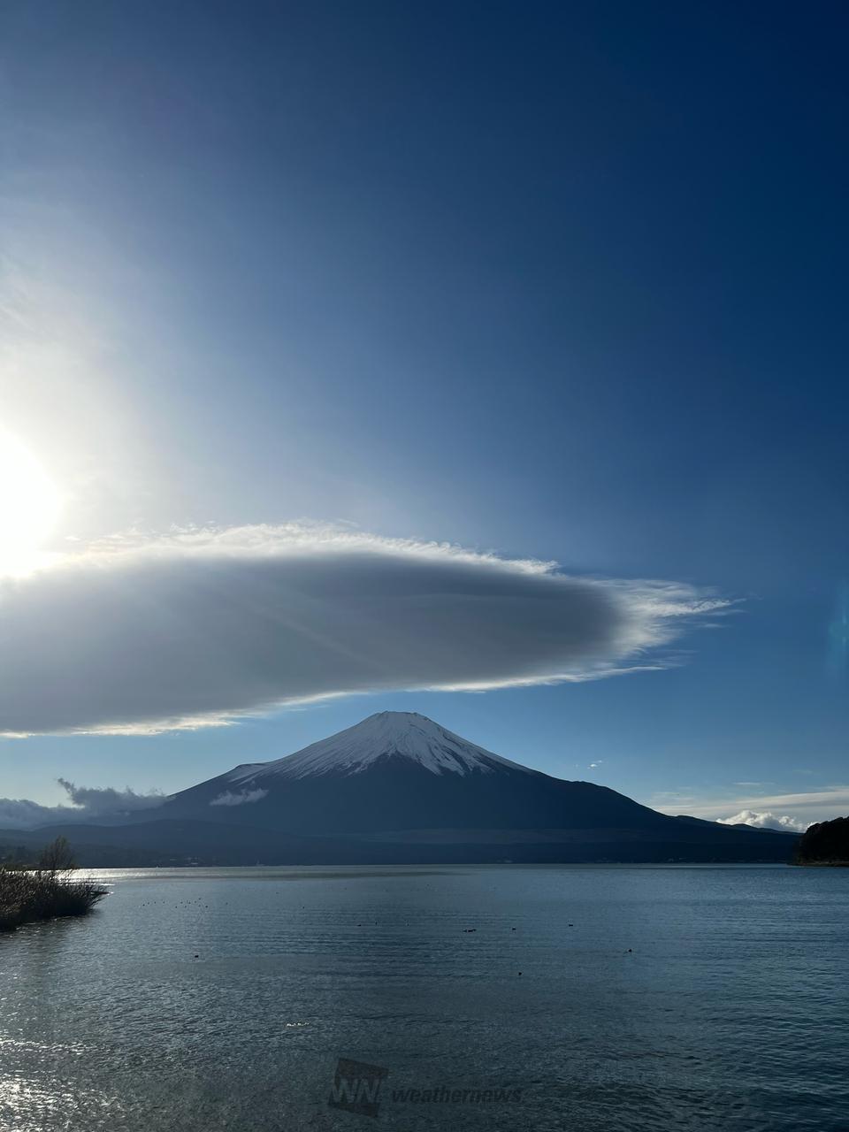 富士山上空にUFOのような雲 注目の空の写真 ウェザーニュース