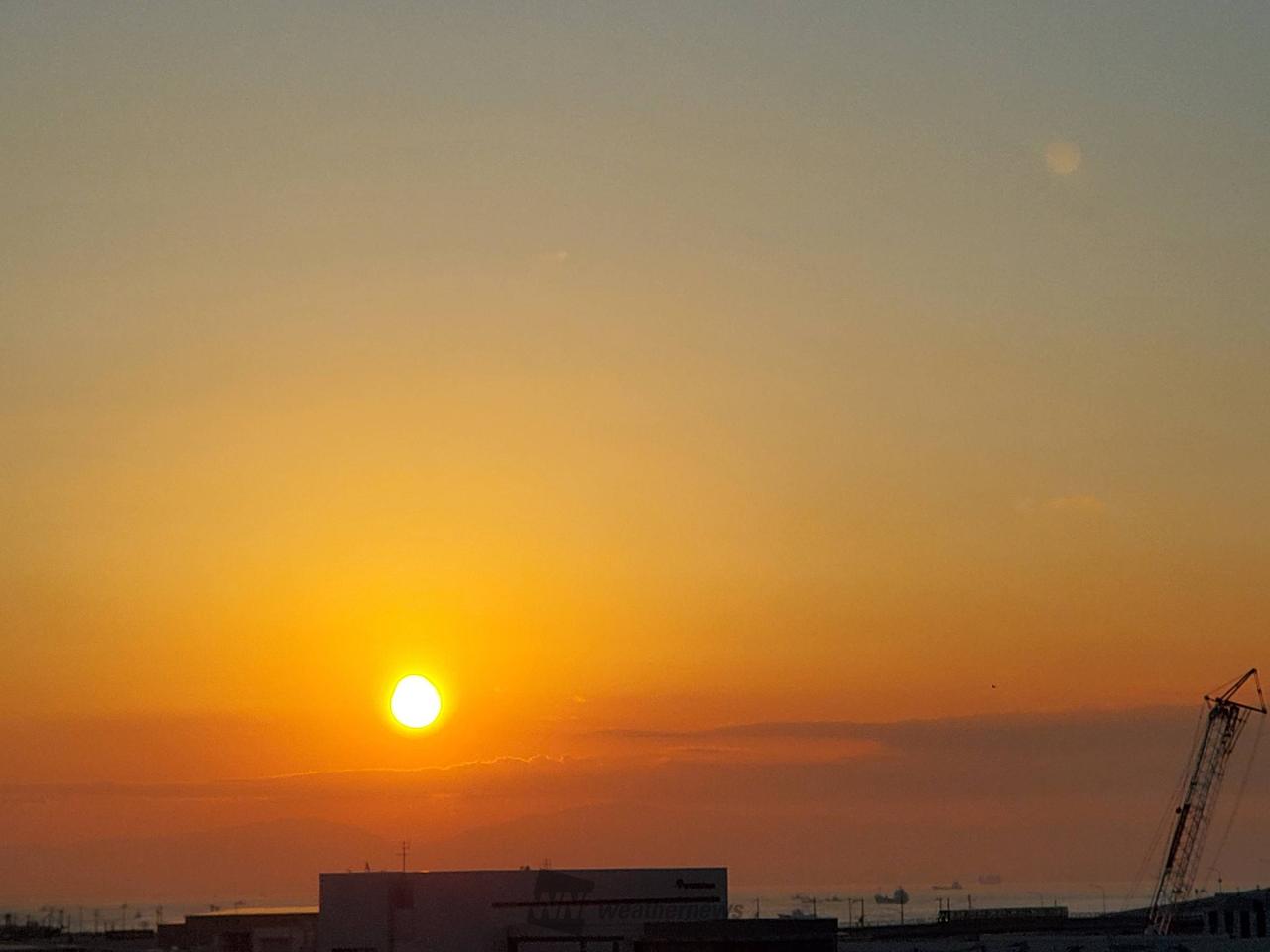 今日の日の出☀️ 注目の空の写真 ウェザーニュース