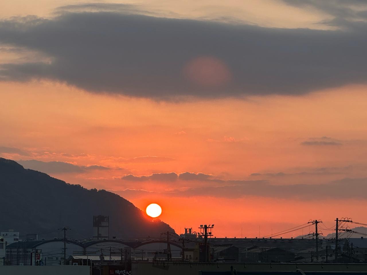 今日の日の出☀️ 注目の空の写真 ウェザーニュース