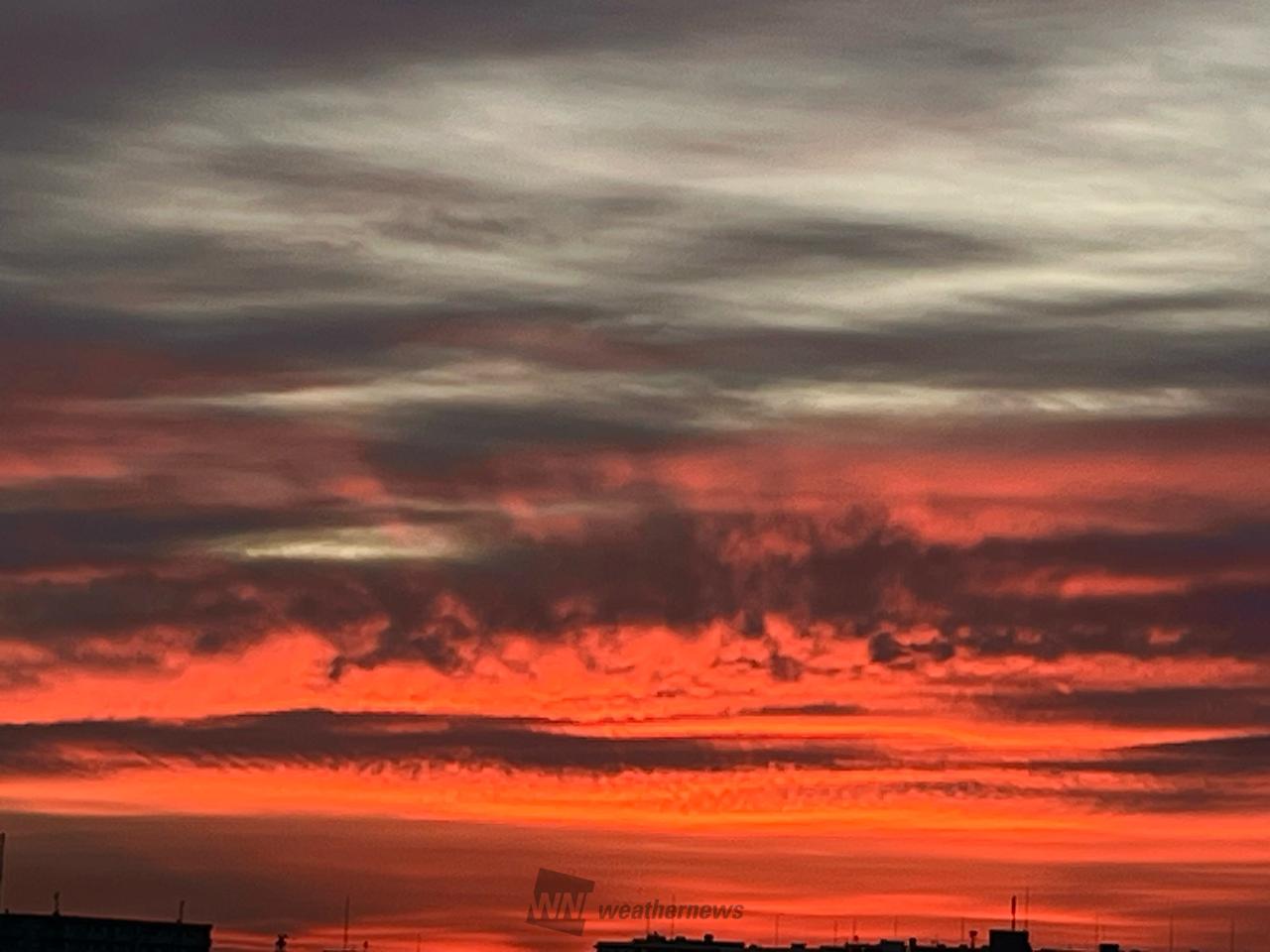 朝焼けに染まる雲 注目の空の写真 ウェザーニュース