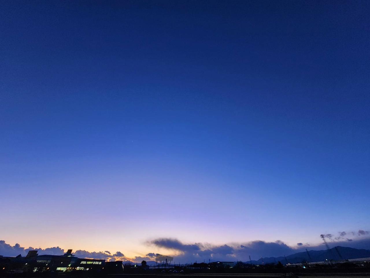 午後5時35分の西...