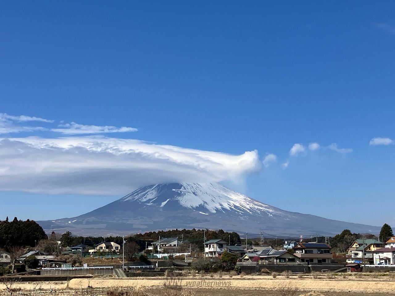 富士山と笠雲・吊るし雲🗻 注目の空の写真 ウェザーニュース