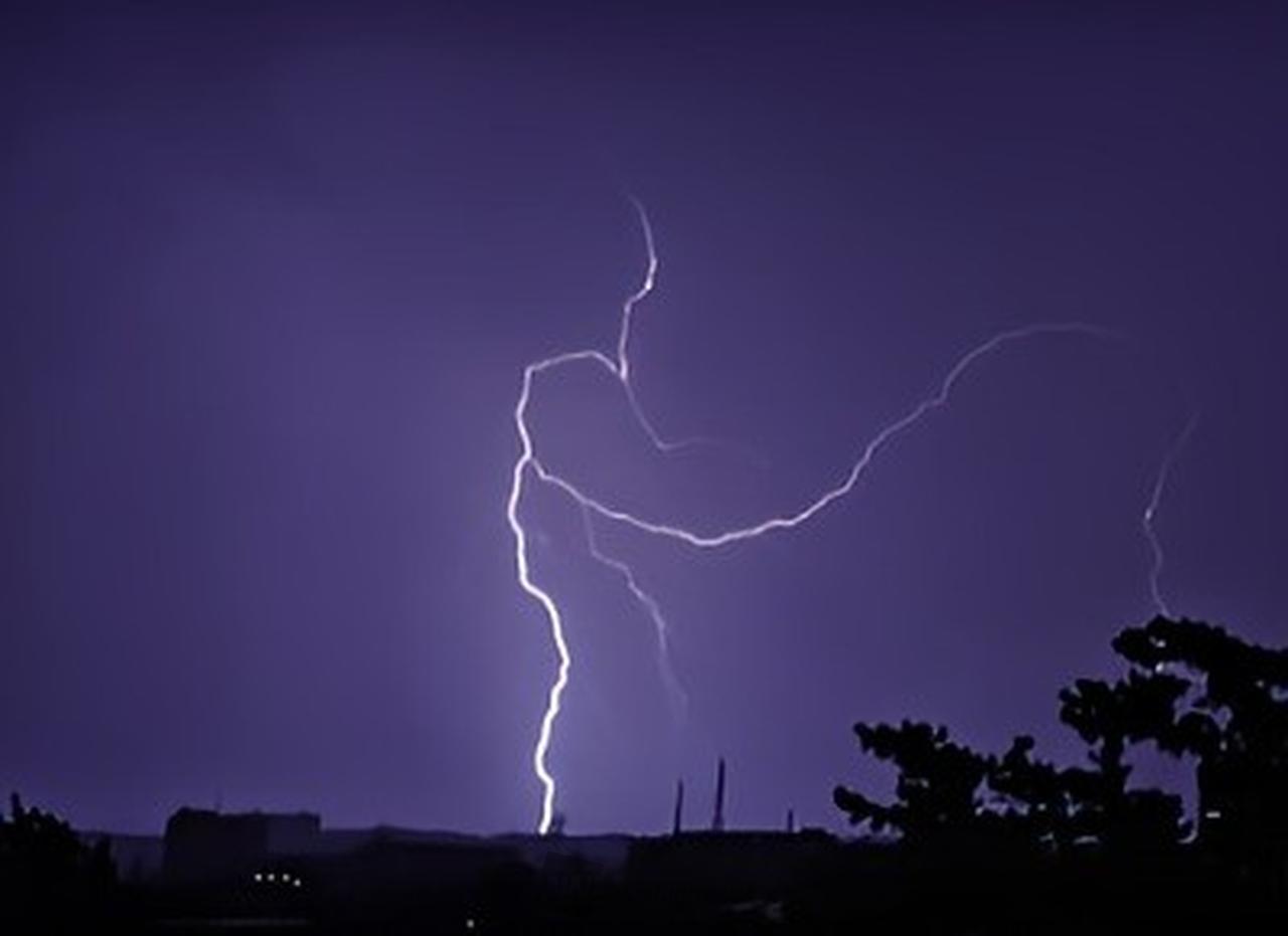 東の空の稲妻⚡ 広範囲で落雷がありましが | 神奈川県茅ヶ崎市 | ꪶꪜ