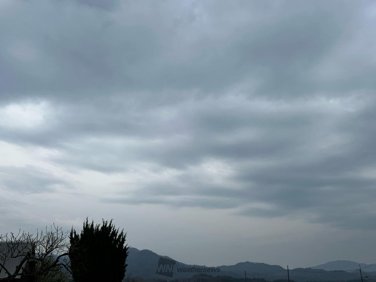 どんより曇り空。雨...