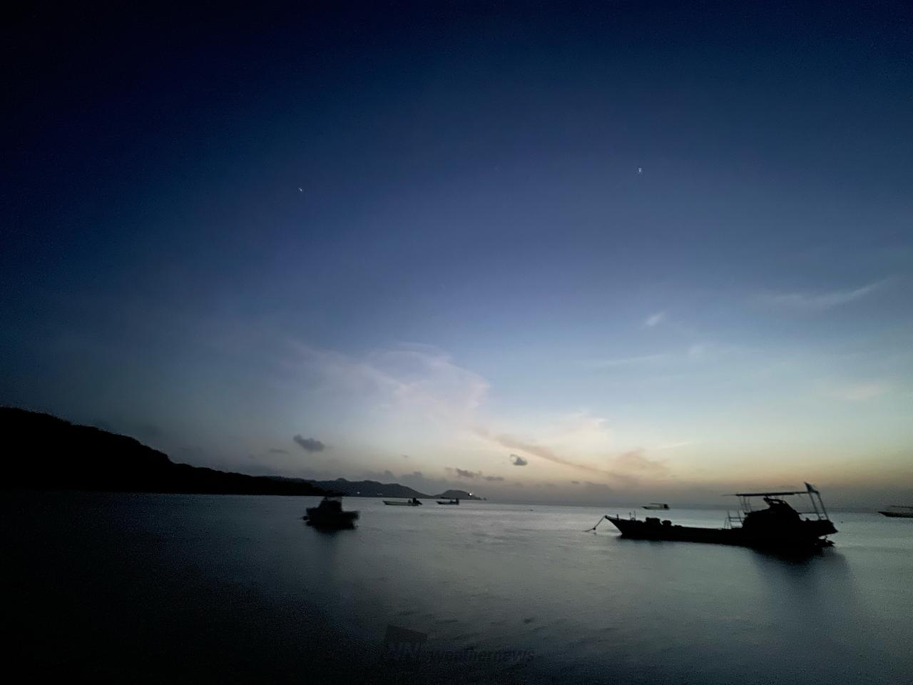 うっすら明るさの残...